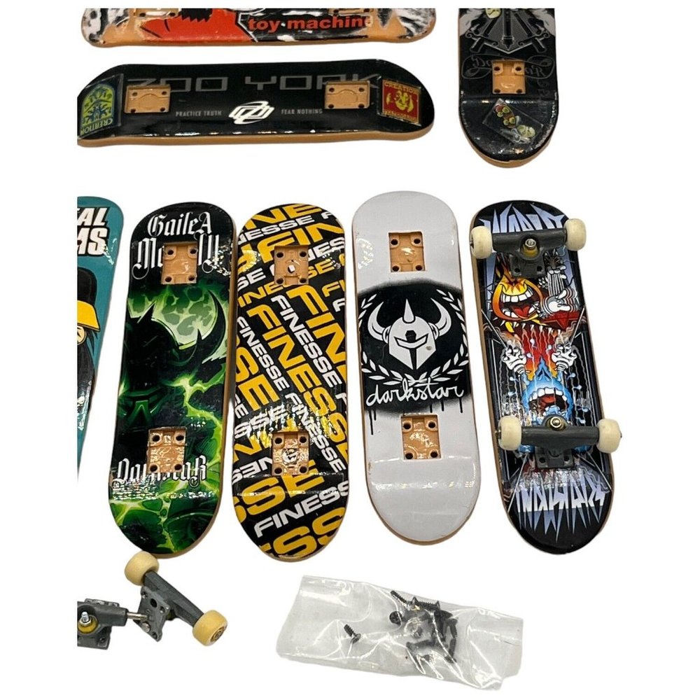 TECH DECK FINGER/SKATEBOARD LOT 11 Boards 2 Complete JAKE BROWN WORLD INDUSTRIES - Picture 6 of 6